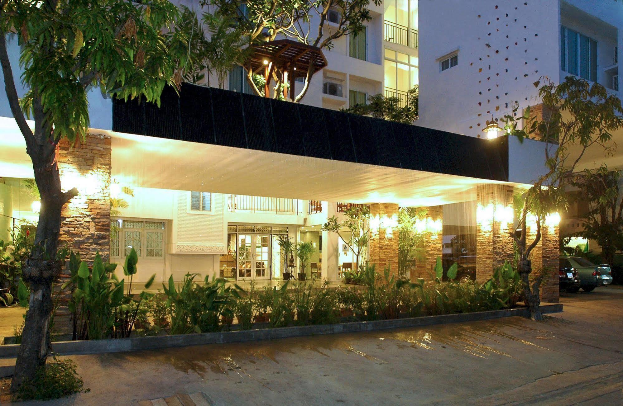 Bansabai Hostelling International Bangkok Exterior foto